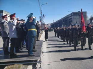 В параде Победы в Сургуте приняли участие рекордное число сургутян // ФОТО/ВИДЕО