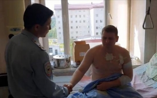 Пострадавшего после нападения в Сургуте полицейского выписали из больницы