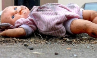 Смерть по неосторожности или жестокое убийство? В Нефтеюганске расследуют гибель трехлетней девочки