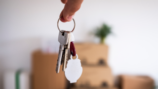 Пять семей из Белого Яра в преддверии Нового года получили ключи от квартир