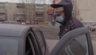 Сургутские полицейские проверяют, как водители соблюдают правила перевозки детей