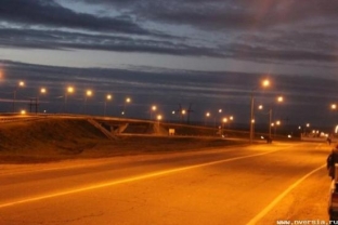 На опасных участках дорог Урая устанавливают освещение