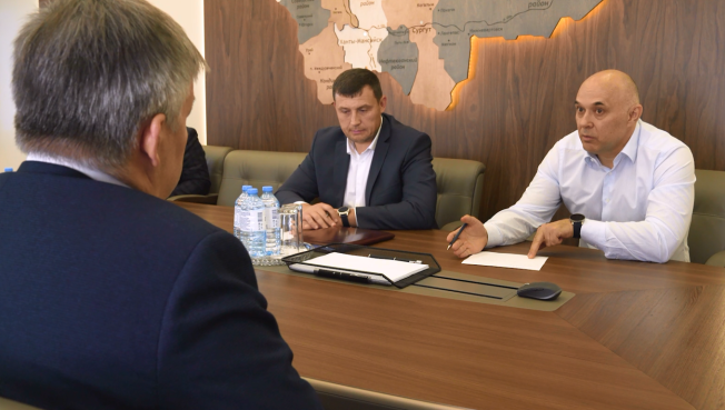 Глава Сургута поговорил с членом регионального штаба ОНФ о развитии города