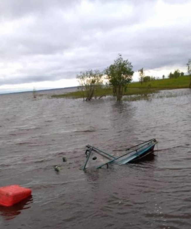 В Сургутском районе местный житель погиб, перевернувшись на лодке