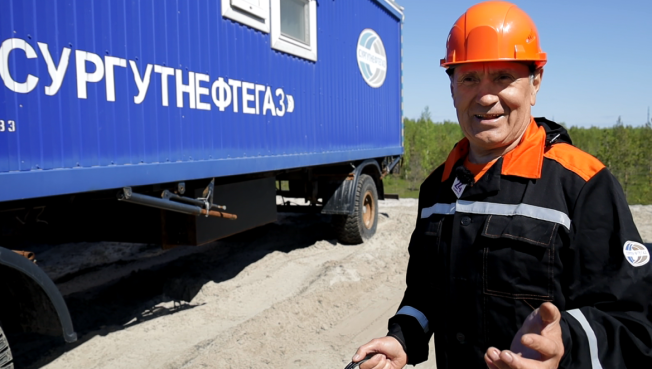 Ветеран труда ПАО "Сургутнефтегаз" даже после 45 лет работы не спешит на пенсию