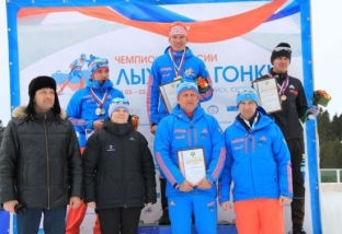 Наталья Комарова наградила лучших лыжников страны