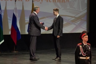 124 выпускника Сургута окончили школу с отличием и получили медали