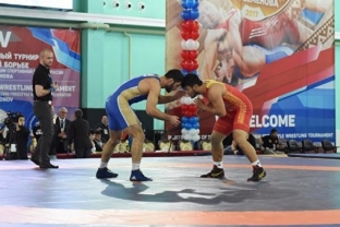 В Нефтеюганске проходит XV Международный турнир по вольной борьбе