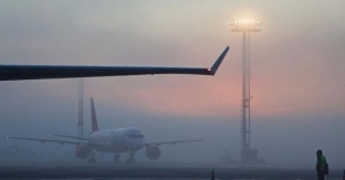 Не позволяют метеоусловия. Туман над Сургутом стал причиной массовой задержки рейсов