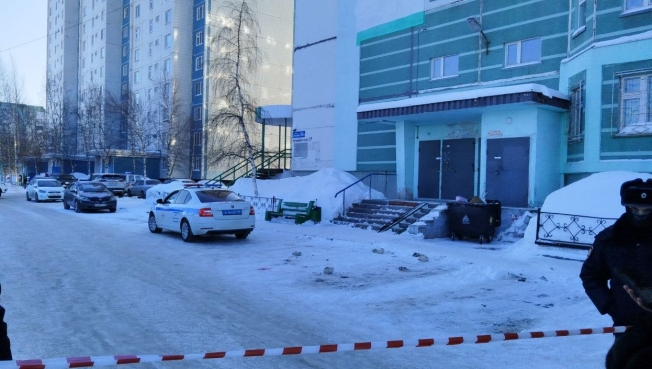 Житель Нижневартовска заперся в квартире и взял в заложники сына