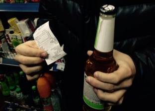 За реализацию алкоголя после 20:00 продавца из Сургута ждет уголовная статья // ВИДЕО