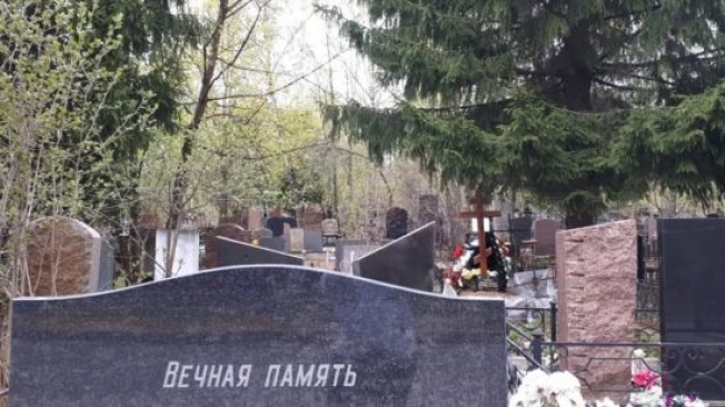 В Нефтеюганске дети осквернили могилы на местном кладбище