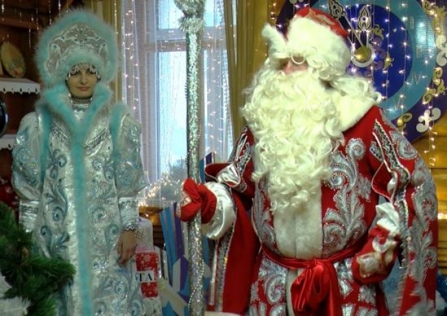 Съемочная группа «Сургут 24» поздравила с днем рождения Деда Мороза