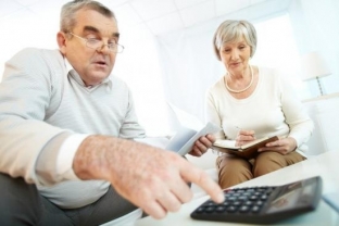 Пенсионеры и предприниматели получат отсрочку по долгам
