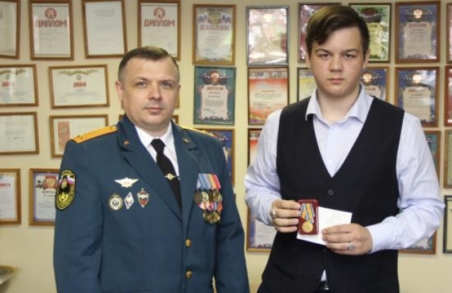 Сургутский девятиклассник получил медаль «За спасение погибающих на водах»