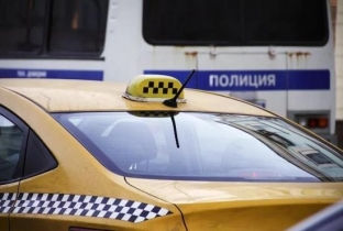 В Сургуте пьяный пассажир напал на таксиста