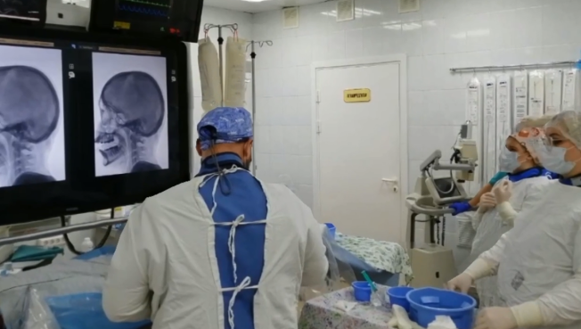 Сургутские хирурги спасли пациентке зрение, выполнив сложную операцию на головном мозге