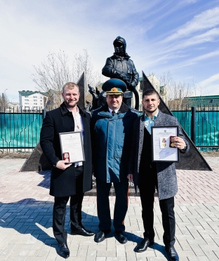 Сургутян, спасших тонувших людей в Сочи, наградили государственной наградой