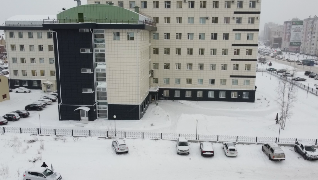Благоустроенная парковка около сургутской поликлиники на улице Киртбая появится в следующем году