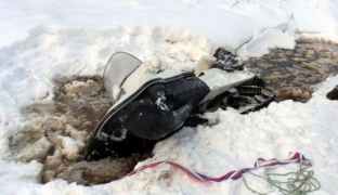 Трагедии удалось избежать. В Югре спасли провалившегося под лед водителя снегохода