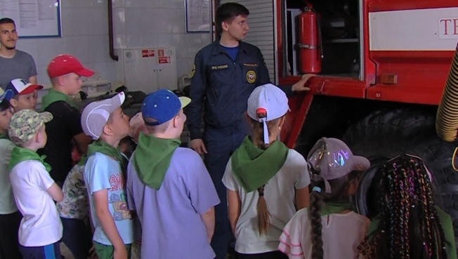 Сургутские школьники побывали с экскурсией в пожарной части