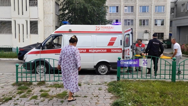 Ребенок, выпавший из окна в Сургуте, пошел на поправку