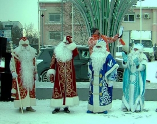 В Ханты-Мансийске заканчивается Всероссийский cъезд Дедов Морозов и Снегурочек