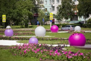 Летом Сургут украсили почти 320 тысяч цветов