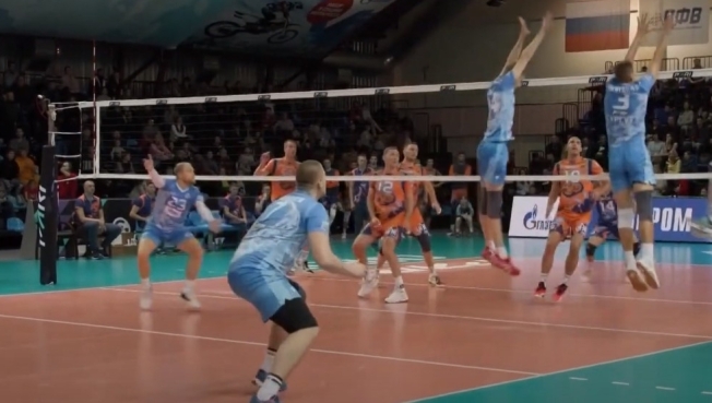 В Сургуте стартовал большой волейбол. «Газпром-Югра» принимал «Кузбасс»