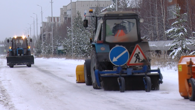 Власти Сургутского района закупят дополнительную уборочную технику для чистки снега в Лянторе