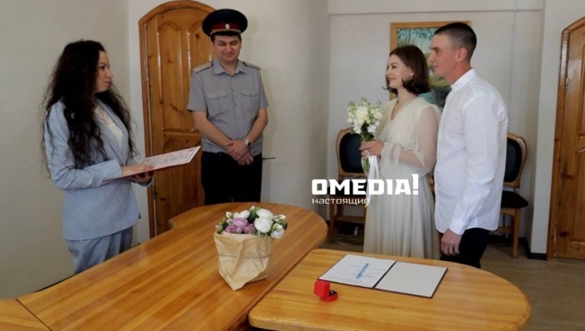 Свадьба за колючей проволокой. В Сургутской колонии №11 с начала года провели три церемонии бракосочетания
