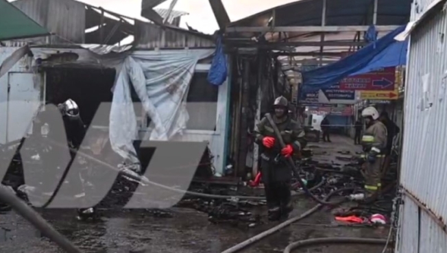 В Нижневартовске сгорел городской рынок