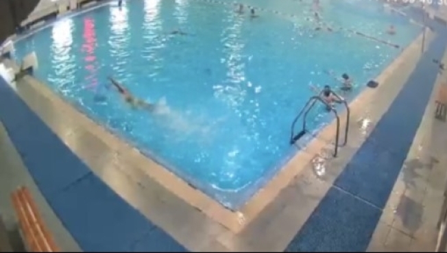 В Нижневартовске подросток едва не утонул во время тренировки