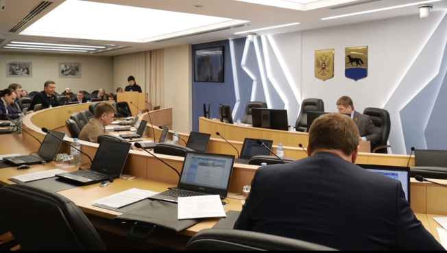Власти Сургута попросили депутатов увеличить сумму расходов текущего бюджета