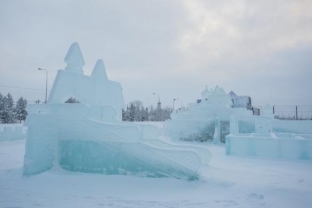 В Сургуте начали работать ледовые городки