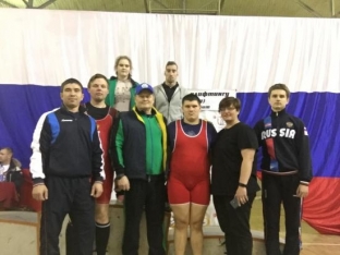 Югорчане завоевали пять медалей чемпионата УРФО по пауэрлифтингу