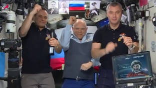 Российские астронавты в День космонавтики записали видео с борта МКС