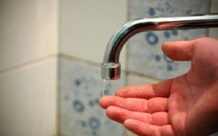 Минздрав не одобряет понижение температуры воды