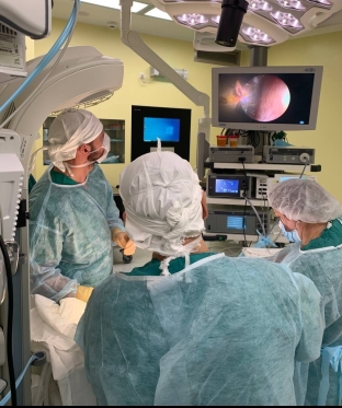 Сургутские детские хирурги прооперировали новорожденную с гигантской кистой