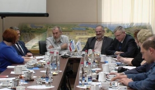 Четыре директора Сургутского ЗСК встретились с журналистами