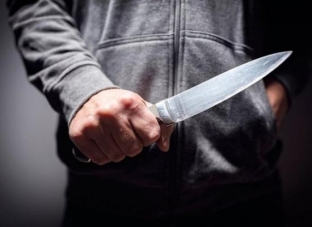 В Нягани мужчина напал с ножом на мать