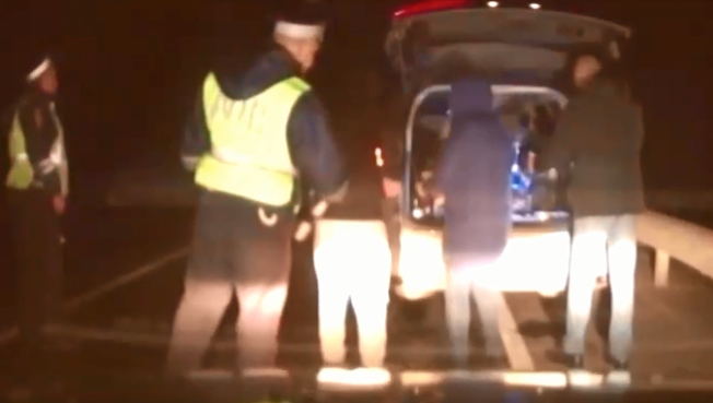 Югорские полицейские на трассе задержали водителя с крупной партией синтетических наркотиков