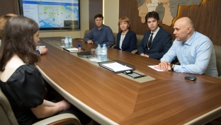 Глава Сургута встретился с выпускниками, которые получили 100 баллов на ЕГЭ