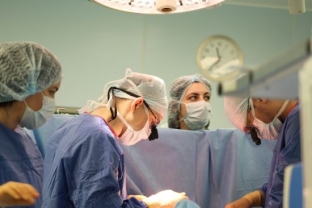 В окружном Кардиодиспансере с начала года выполнили 500 операций на сердце в условиях искусственного кровообращения