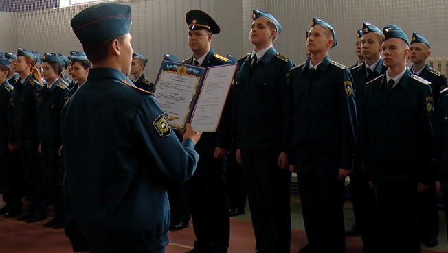 Сургутские школьники стали курсантами МЧС