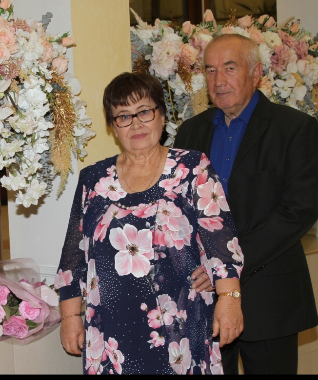 50 лет вместе! Сургутскую пару поздравили с золотым юбилеем свадьбы