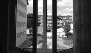 19-летний сургутянин выпал из окна многоэтажки