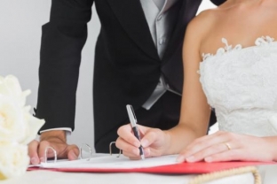В России предлагают обязать молодоженов заключать брачный контракт перед свадьбой