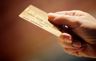 Житель Сургута нашел банковскую карту и оплатил ею свои покупки