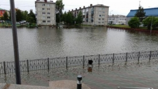 В Югорске затопило центр города